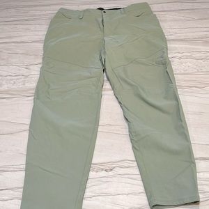 Lululemon 38 green stretch/ sports pants.